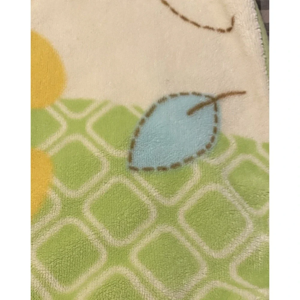 Disney Baby Blanket Winnie the Pooh Plush Bee Leaves Hive